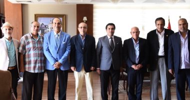 محافظ بورسعيد لوفد المينى فوتبول : نمتلك بنية تحتية رياضية على أعلى مستوى.. صور