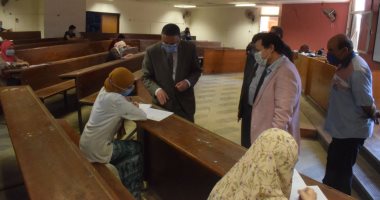 رئيس جامعة بنها يطمئن على تطبيق الإجراءات الاحترازية بامتحانات فنون تطبيقية