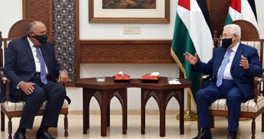 شكرى يبحث مع أبو مازن استئناف جهود السلام على أساس حل الدولتين والمرجعيات الدولية