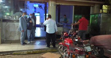 صور .. تشميع محل كشرى شهير ببنى سويف لمخالفته مواعيد الحظر  
