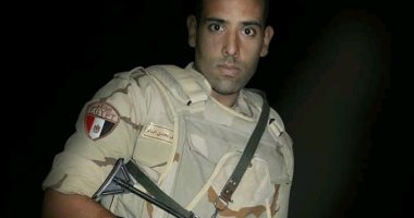 كلنا جيش مصر .."أشرف" من محافظة كفر الشيخ يشارك صورته بالزى العسكرى