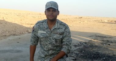 كلنا جيش مصر .." أحمد "من محافظة المنوفية يشارك صورته بالزى العسكرى