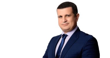 متزرعوش في تركيا ..مصر تحدث ثورة في عالم التجميل وزراعة الشعر.. تنافس فرنسا وأمريكا في تقنية الاقتطاف.. وطبيب يؤكد 90% من عيادات تركيا بدون ترخيص يعمل بها فنيين وليس أطباء وبأسعار خيالية