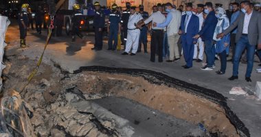 محافظ الإسكندرية يكلف لجنة من كلية الهندسة لإصلاح هبوط منطقة زيزينيا..صور