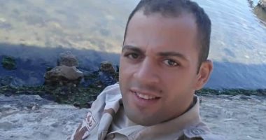 كلنا جيش مصر.. "عماد" من الجيزة يشارك صورته بالزى العسكرى