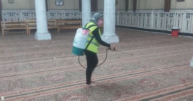 تعقيم مصلى سيدات مسجد السيدة زينب بالقاهرة.. صور
