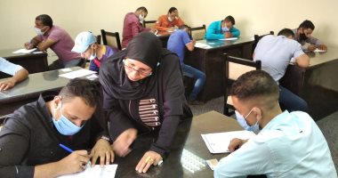 "مياه الفيوم" : 227 متقدم يؤدون الاختبارات التحريرية لوظيفة مراقب أمن (صور)