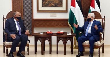 وزير الخارجية يبحث مع "أبو مازن" خطوات استئناف جهود السلام على أساس حل الدولتين .. "شكرى": مصر تدعم حقوق الشعب الفلسطينى فى إقامة دولته المستقلة على حدود 1967 .. الرئيس عباس يعرب عن تقديره لجهود مصر الصادقة