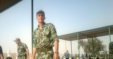 كلنا جيش مصر.. "سامح"من محافظة الشرقية يشارك صورته بالزى العسكرى