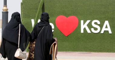 عودة الحياة لطبيعتها فى السعودية وخروج العائلات للتنزه بعد فك قيود حظر التجوال