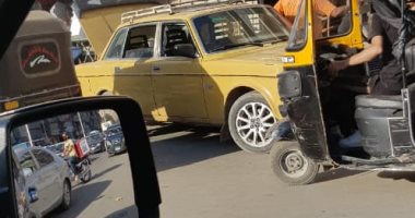 "سيبها علينا".. شكوى من ازدحام كوبري الحلمية الجديد بسبب إقامة موقف للتوك توك