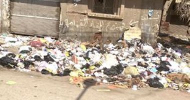 قارئ يشكو انتشار القمامة فى شارع الجلاء بالمنصورة