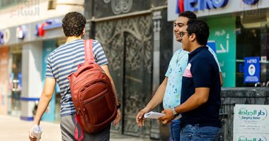تسليم كمامات للطلاب وكشف حرارى وتفتيش بلجان الثانوية العامة فى مصر الجديدة