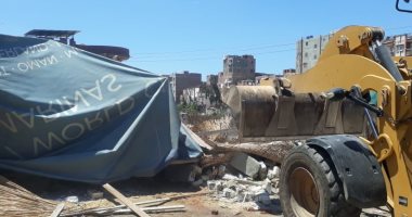 صور.. إزالة 6 حالات تعدى على أراضى زراعية بمحافظة البحيرة