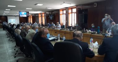 مجلس "طب بنها" يناقش موقف المستشفى الجامعى ومبنى الكلية الجديد