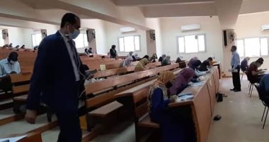 استمرار أعمال امتحانات الفصل الدراسى الثانى بكلية الآداب جامعة الفيوم