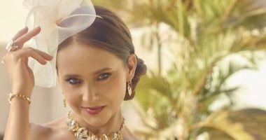 نيللى كريم بإطلالة الهوانم فى أحدث صورة لها: "أتمنى لكم نهارا سعيدا"