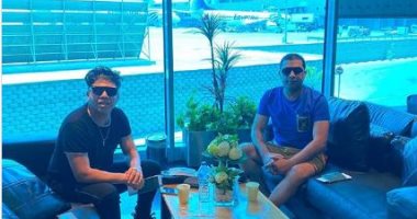 عمر كمال يتوجه لدبى فى أول رحلة عمل بعد عود الطيران