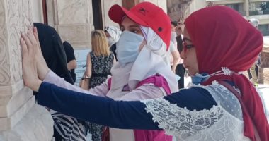 السياحة تنظم جولة لوفد من الشباب المكفوفين لقصر البارون