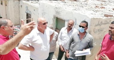 سكرتير عام البحر الأحمر يتفقد المساكن شديدة الخطورة بجبل العفش فى الغردقة..صور