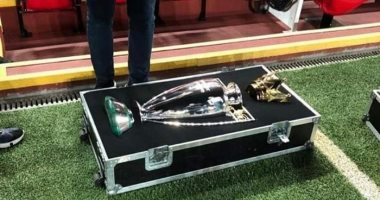 كأس الدورى الإنجليزى تصل "أنفيلد" وينتظر أبطال ليفربول.. صور وفيديو