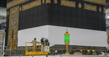 صور.. العالم هذا المساء.. رفع كسوة الكعبة استعدادا لموسم الحج هذا العام.. مظاهرات فى بورتلاند الأمريكية ضد نشر قوات فيدرالية لقمع احتجاجات المدينة.. و الباندا الصينى تضع أول مولودة فى حديقة حيوان كوريا الجنوبية
