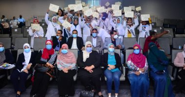 صور.. احتفالية لتخريج 97 ممرضا من معهد التمريض بمستشفى الأقصر الدولى