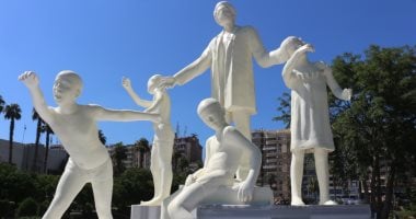 "مجندون ضد كورونا".. عمل فنى بجامعة المنصورة يجسد تضحيات الجيش الأبيض (صور)