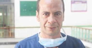 الجيش الأبيض.. "ممدوح" المدير الإدارى بمستشفى كفر الدوار العام فى مواجهة كورونا