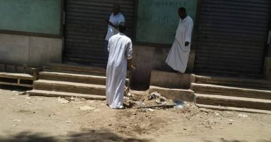 ضبط منزل يتخلص من مياه الصرف بترعة فى قنا.. ومجلس نقادة يزيل ماسورة الصرف
