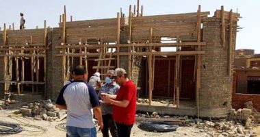 لجنة من المساحة والأملاك تتابع أعمال تأهيل مصرف السيل بأسوان.. صور