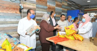 إعدام 350 كيلو مواد غذائية فاسدة بالدقهلية.. صور
