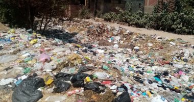 تراكم القمامة فى الترعة الخواجاية فى منطقة كفر غطاطى بمحافظة الجيزة