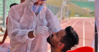 لاعبو المصرى يجرون مسحة كورونا السادسة ببرج العرب.. صور