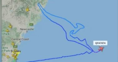 آخر رحلة بوينج 747 لخطوط "كانتاس" ترسم الكنغر الأيقونى فى سماء أستراليا.. صور