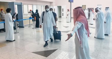 وصول أول دفعة من حجاج بيت الله إلى جدة وسط إجراءات احترازية دقيقة.. صور