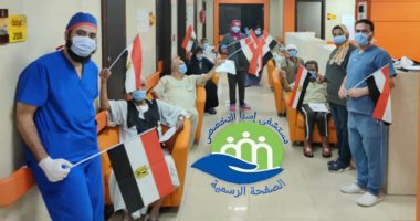 صور.. تعافى 22 شخصا من فيروس كورونا وخروجهم من مستشفى إسنا للحجر الصحى