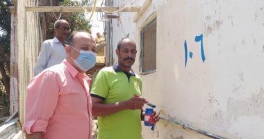 صور .. ترقيم منازل جبل العفش بالغردقة لإزالتها وتسليم الأهالي مساكن بديلة