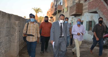  إحالة رئيس قرية ابوقرقاص البلد وفنى التنظيم بالمنيا للتحقيق ..إعرف السبب