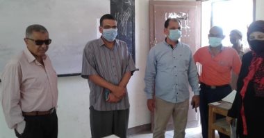 سكرتير مساعد البحر الأحمر يتابع امتحانات الدبلومات الفنية بالغردقة.. صور 