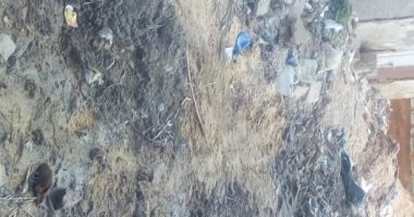 "سيبها علينا".. قارئ يناشد إغلاق مصرف اللبينى بعد تحويله إلى مقلب قمامة