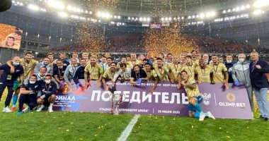 شاهد.. كأس روسيا يتعرض للكسر خلال احتفالات زينيت باللقب 