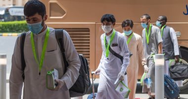 حجاج بيت الله الحرام يصلون إلى مكة المكرمة وسط إجراءات احترازية.. صور