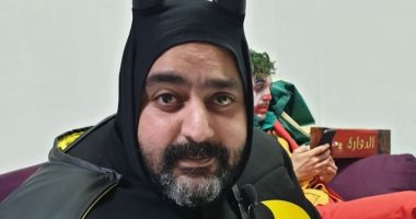 باتمان أتهان.. شيكو يستعيد ذكرياته مع شخصيته فى مسرحية عطل فنى "صورة"