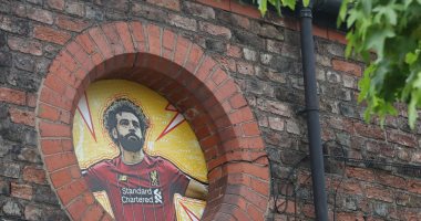 محمد صلاح يزين شوارع ليفربول احتفالا بالتتويج بالدورى الإنجليزي
