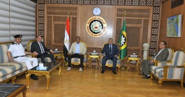 محافظ الدقهلية يستقبل القيادات الأمنية الجديدة لمناقشة خطة الانضباط الأمنى