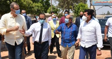 وزير الرياضة يتفقد مركزى شباب الهايكستب والسلام ثالث.. صور