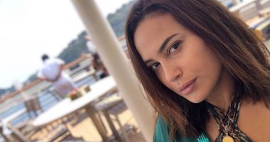 لا تستهلك طاقتك في القلق.. صورة ونصيحة جديدة من هند صبري في عطلتها الصيفية