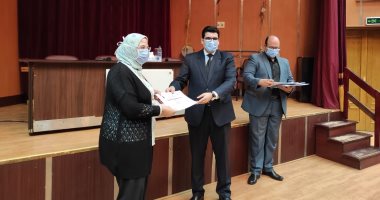 صور.. نائب محافظ الشرقية يكرم فرع القومى للمرأة لجهودهم فى مبادرة إرادة شعب