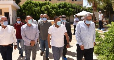 محافظ مطروح يأمر بتركيب كشافات إنارة بالمقابر الشرقية بمنطقة المغاربة